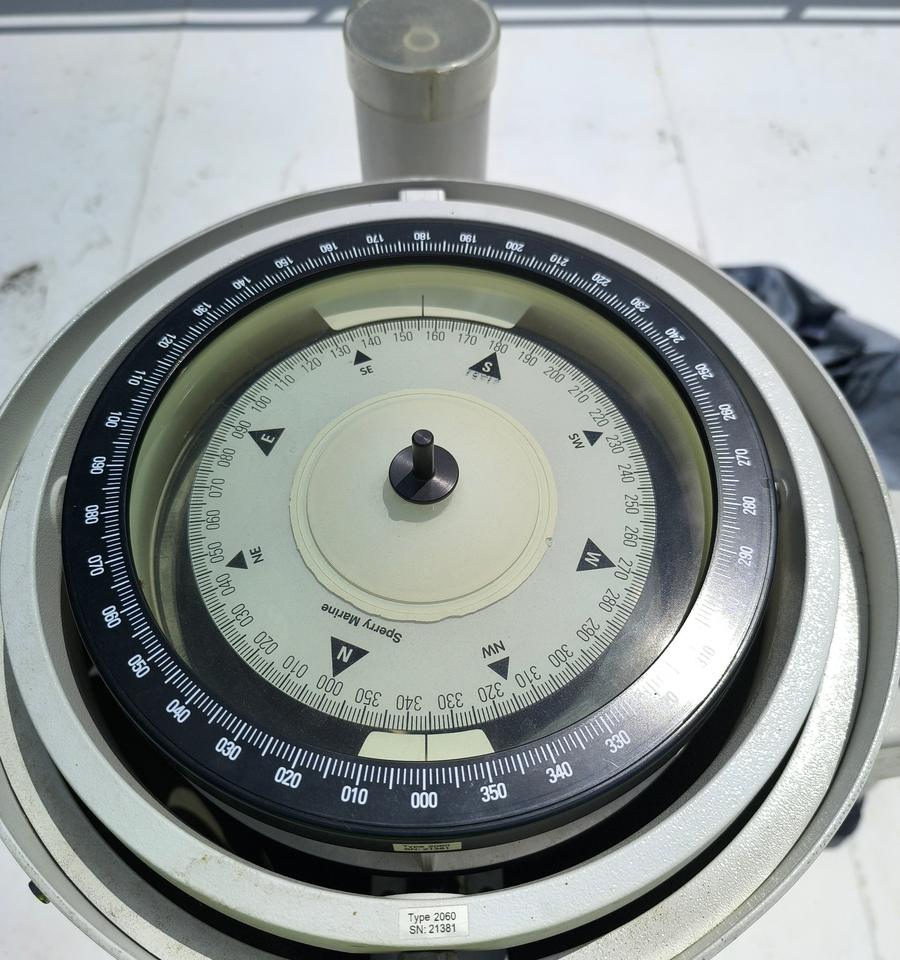 Magnetic compass
